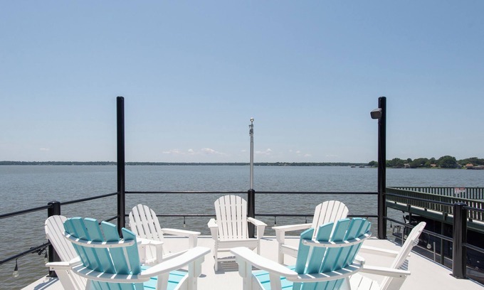 Cedar Creek Reservoir Casa | Gorgeous Modern Lakeside Getaway in Gun Barrel City