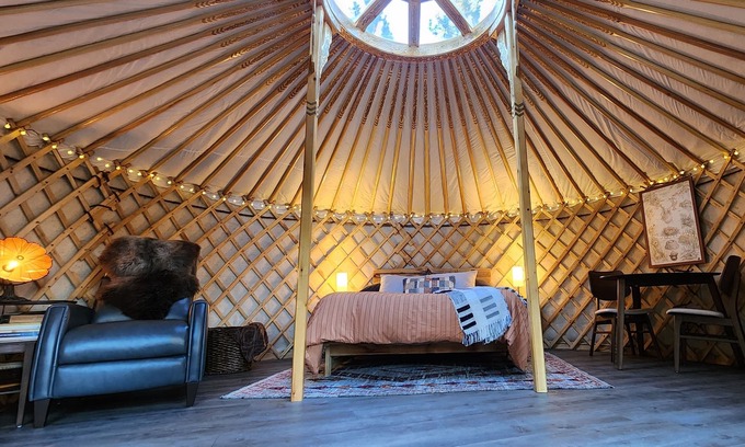 Moose Can Gully Casa | Gorgeous Mongolian Yurt w/Fire Pit and Creek- 10 minutes from downtown Missoula!