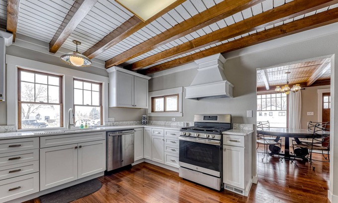 Parowan Casa | Gorgeous mountain view home with game room - new bathrooms, kitchen, & floors