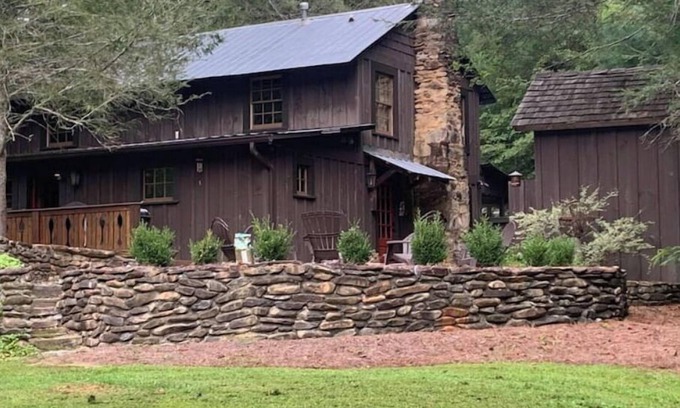 Clayton Cabina | Gorgeous Mtn. View, 1920 Timpson Creek School House. Near Lake Burton