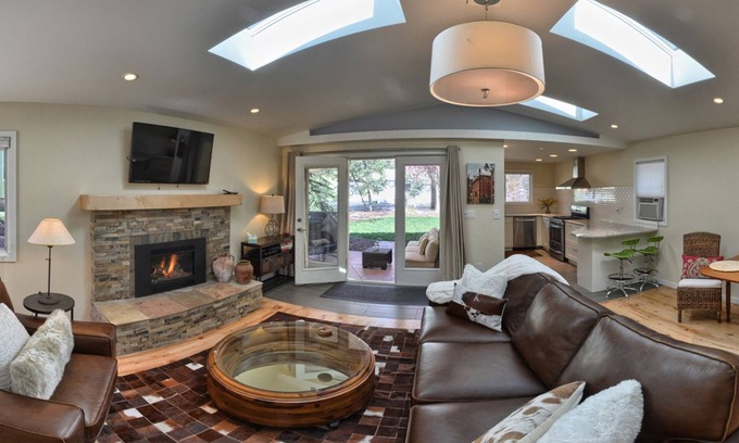 Broadmoor Cabaña | Precioso New Canyon Cottage pasos a 5 estrellas de Broadmoor y sistema de senderos ilimitados