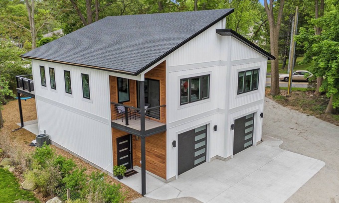 Beachwood-Bluffton Casa | Gorgeous New Home, Sleeps 10, Steps Away from Lake Michigan Beaches