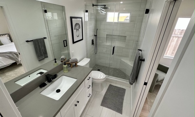 Bay Ho Casa | Gorgeous Newly Remodeled Home with a Beautiful Backyard Oasis