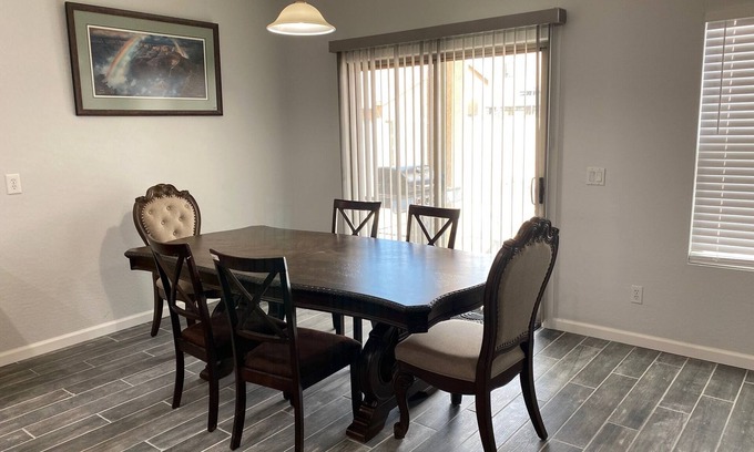 Casa Grande Casa | Gorgeous newly renovated Bungalow beside the park!