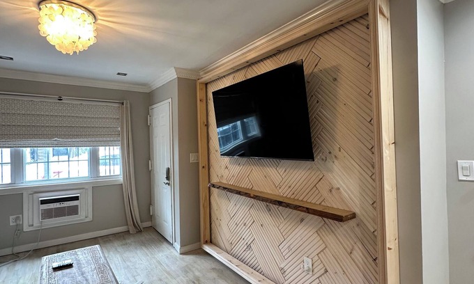 Brownsville Apartamento | Gorgeous newly renovated 2 bedroom pad. From Brooklyn with love.
