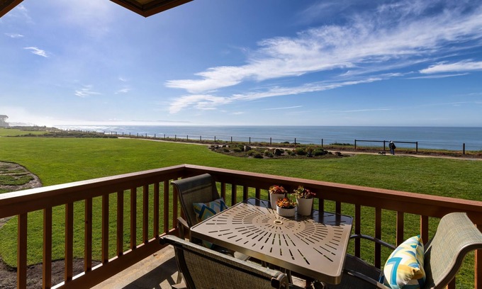 Rio del Mar Condominio | Gorgeous ocean front condo, with beer & wine included