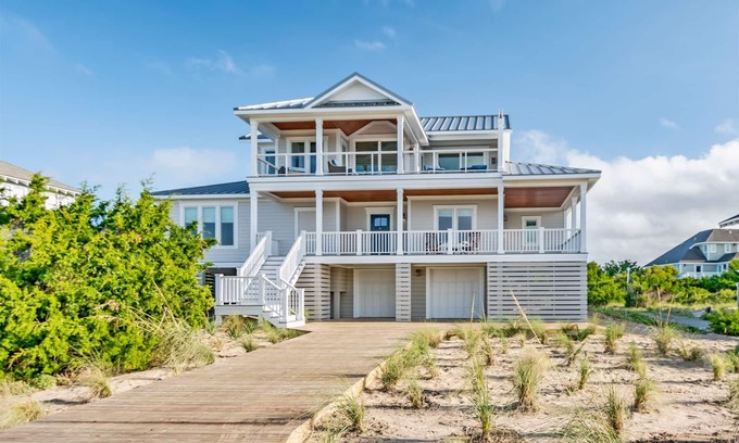 Bald Head Island Casa | Gorgeous ocean views - Both clubs available - 3 carts!