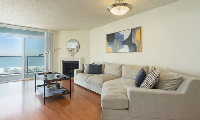 Marina Peninsula Apartamento | Gorgeous Ocean View Apartment