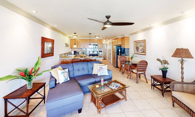 Ualapue Condominio | Gorgeous Oceanfront Condo on Top Floor w/ WiFi, Lanai, Water Views, Shared Pool