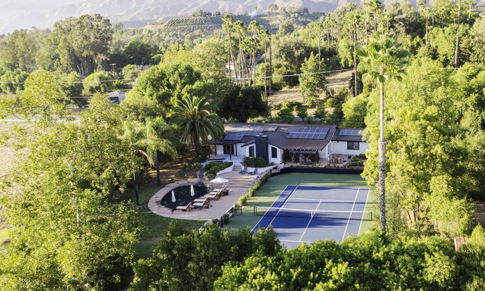 Meiners Oaks Casa | Gorgeous Ojai ranchette- tennis court, pool/jacuzzi and guesthouse