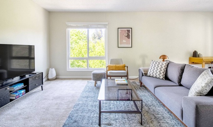 Palo Alto Apartamento | Gorgeous Palo Alto 2BR w/ Gym, Pool, near 82, 101, and 280, by Blueground