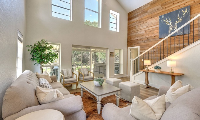 Palo Pinto Casa | Gorgeous Palo Pinto Home w/ Private Hot Tub!