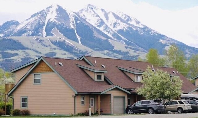 Emigrant Casa | Parque Nacional de Yellowstone Norte! Ubicado en Amazing Paradise Valley!