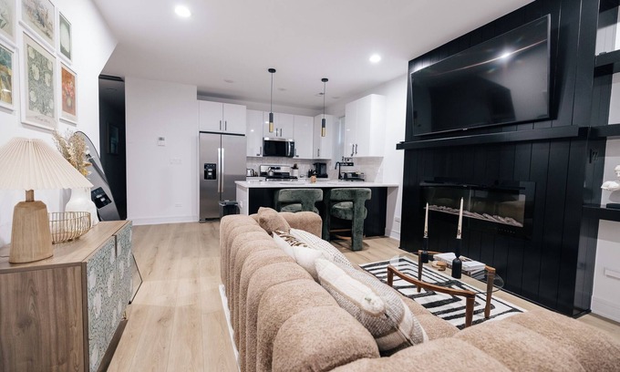 Woodlawn Condominio | Gorgeous Parisian Retreat on University of Chicago Campus