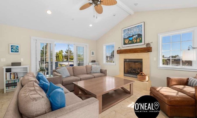 Opal Cliffs Casa | Gorgeous Pleasure Point Home - Sleeps 10!