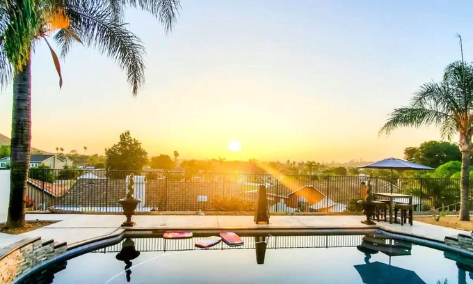 La Sierra Hills Casa | Gorgeous Poolhouse with Stunning Views
