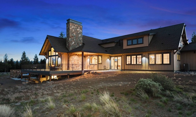 Sisters Casa | Gorgeous, Private 6,000+ sq ft Sisters Lodge has Three Suites, Views, Hot Tub!