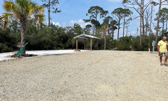 Port St. Joe Alquiler De RV | Gorgeous Private Rv Lot in Port St Joe for a relaxing getaway 400 yards to Beach