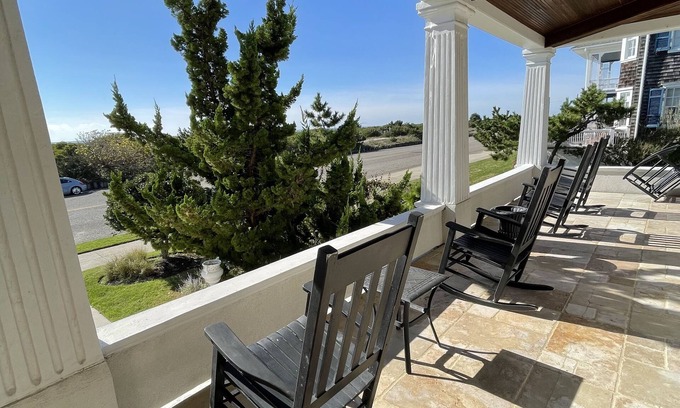 Admiral Estates Condominio | GORGEOUS PROPERTY IN QUIET NEIGHBORHOOD