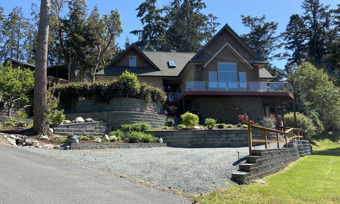 Coupeville Apartamento | Gorgeous Property with private entry and backyard & pets welcome!