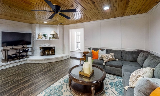 Bellville Casa | Gorgeous ranch-style home on nearly 3 peaceful acres, dog-friendly