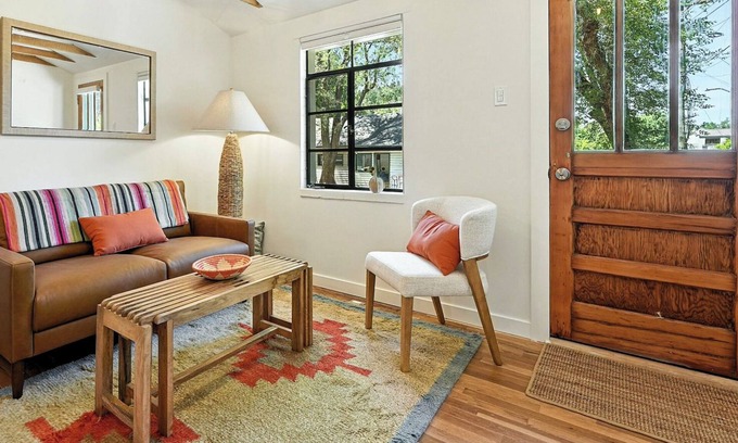 Lower Arapahoe Apartamento | Gorgeous Refurbished Vintage Apt in the Heart of Boulder
