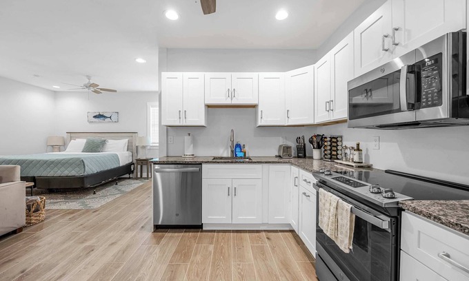 Merritt Island Casa | Gorgeous Remodeled Studio& Beautiful Outdoor Space