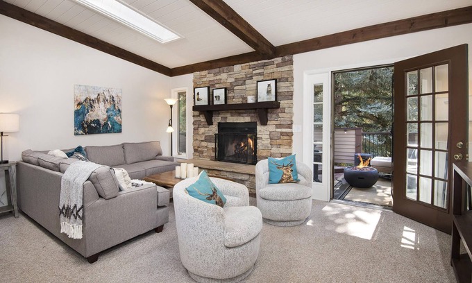 Intermountain Condominio | Gorgeous Renovated Condo, Private Hot Tub, on Bus Route
