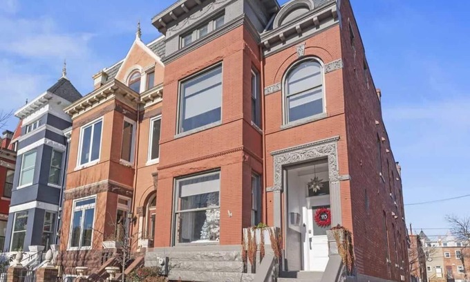 Bloomingdale Apartamento | Gorgeous renovation 2BR/2BA with AC/TV/Internet