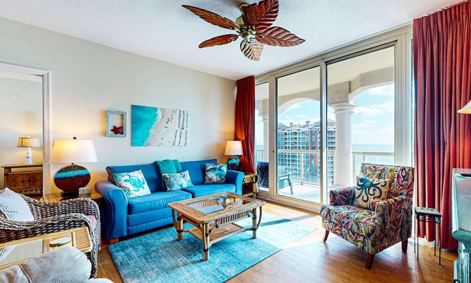 Pensacola Beach Condominio | ¡NUEVO LISTADO! Precioso condominio con vistas al golfo, jacuzzi compartido, piscinas y gimnasio
