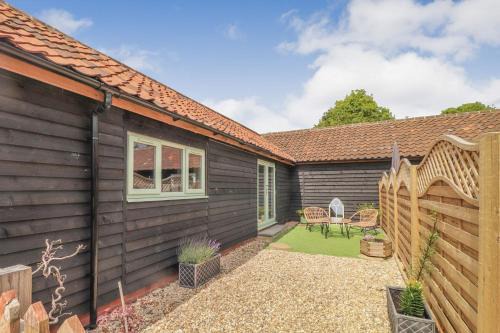 Fressingfield Casa | Gorgeous rural dog welcoming Milk Churn - Suffolk