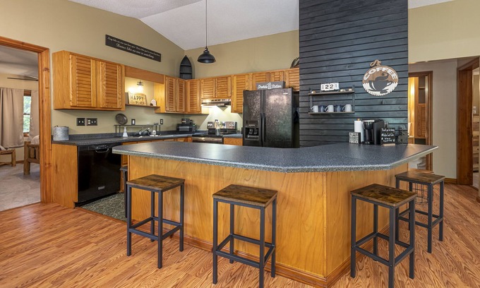 Carbondale Cabina | Gorgeous Secluded Cabin close to SIU and all the wineries