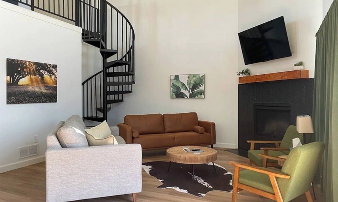 Llano County Casa | Gorgeous, Secluded Hill Country Escape Near River + Game room!