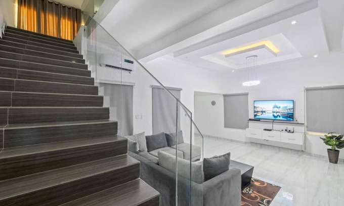 Ofin Hotel | Gorgeous Shortlet Apartment Lekki