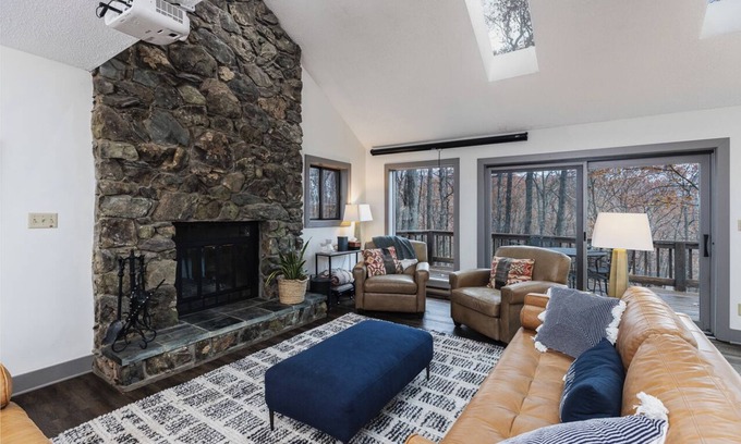 Pedlars Edge Casa | Gorgeous, spacious 4 bedroom home in Wintergreen Resort