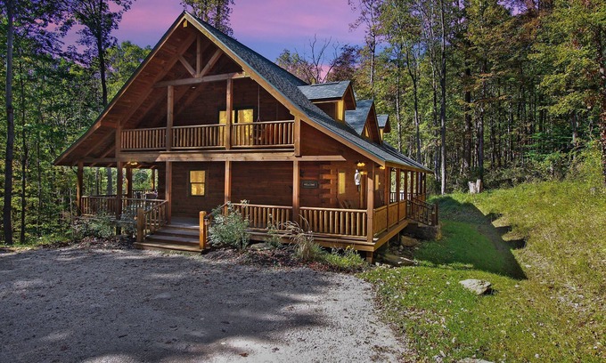 Laurelville Cabina | Gorgeous Starry Knight Lodge next to the Hocking Hills State Forest; Sleeps 12