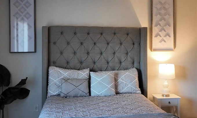 Huntsville Apartamento | Gorgeous studio located in the heart of Huntsville, close to all amenities.
