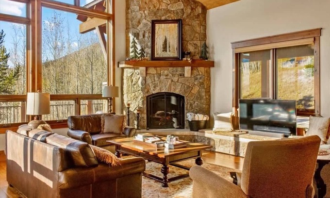 Three Peaks Casa | Stop here for a Spectacular Family Vacay, Hot tub and more!