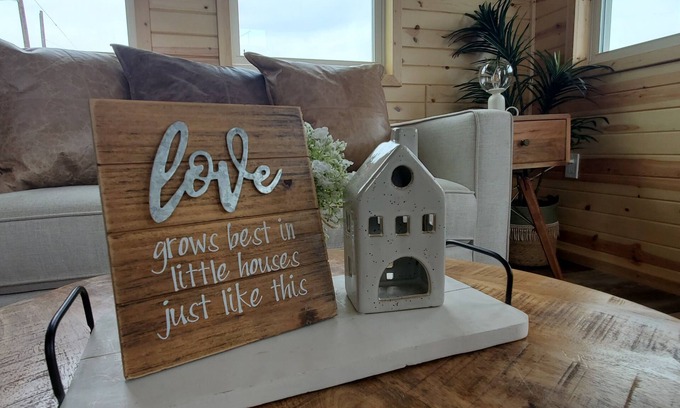 McNeil Cabina | Gorgeous tiny home cabin!Perfect for couples, small families or business travel!