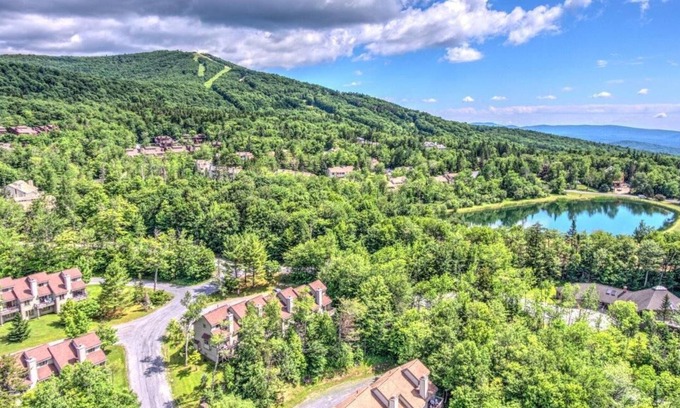 Bromley Mountain Casa | Gorgeous Townhouse with views in the Ledges at Bromley