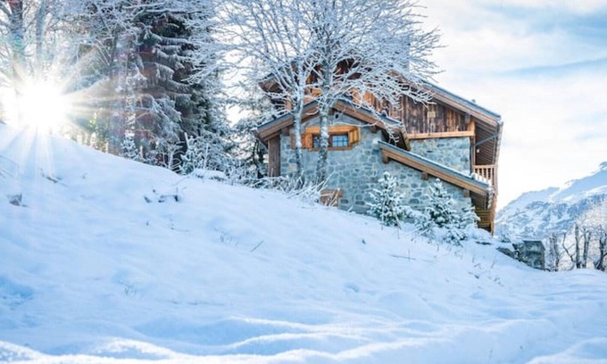 Meribel Centre Chalet De Esquí | Gorgeous, truly ski-in ski-out chalet with hot tub, sauna, fabulous views