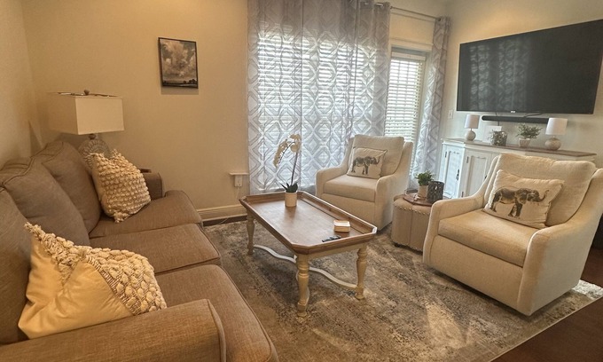 Tuscaloosa Condominio | Gorgeous Tuscaloosa Condo. Perfect for Your Stay! Easy walk to stadium!