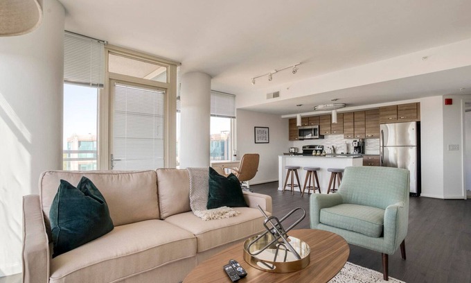 McLean Apartamento | Gorgeous Tysons Corner 2BR w/ Pool & Fire Pit, nr Mall, by Blueground