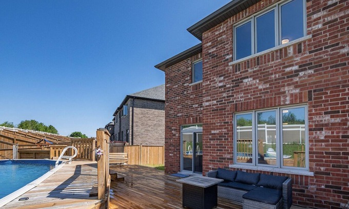Alcona Casa | Gorgeous Vacation Home Near The Beach!! stunning townhouse!!
