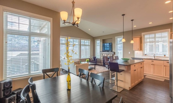 Okanagan-Similkameen Casa | Hermosa vista, 4 dormitorios, 3 baños con deslizamiento de barco