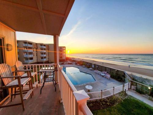 Sneads Ferry Apartamento | Gorgeous views, Oceanfront, Pool,The Driftwood!