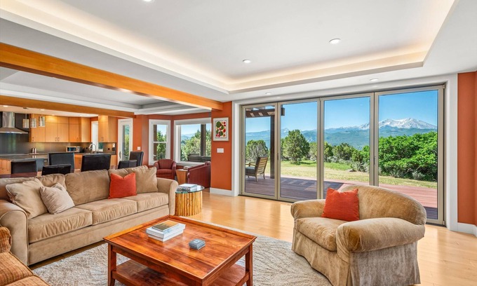 Carbondale Casa | Gorgeous Views! 4 bedroom, Sleeps 10, contemporary home on 6.8 acres