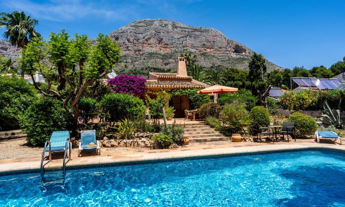 Montgo de Toscamar Villa | Preciosa Villa. 2 camas, piscina privada, WiFi gratis, aire acondicionado y barbacoa.