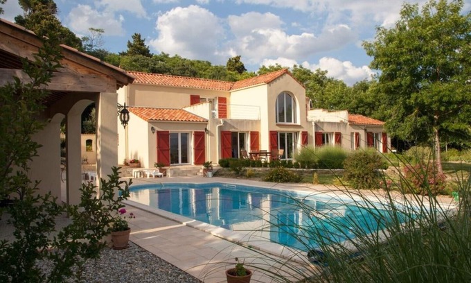 Cailhau Villa | Villa con piscina privada y vistas panorámicas a las montañas.
