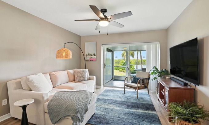 Hammock Bay Condominio | Gorgeous water view 2-bedroom condo minutes from Marco Island